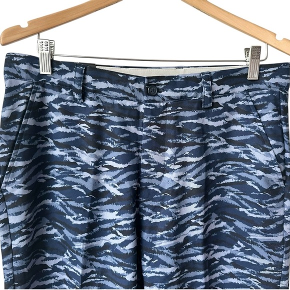 Greg Norman Golf Shorts Men's Blue Camo ML75 Microlux PlayDry Stretch - Picture 3 of 14